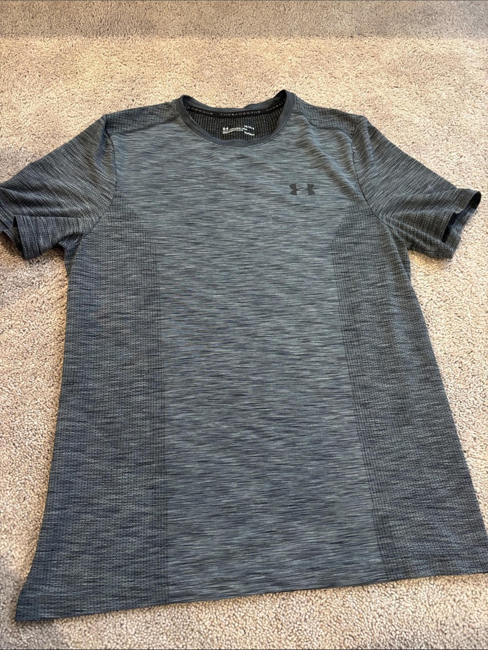 Under Armour Men's Heather Charcoal Short Sleeve Performance Tee